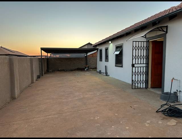 3 BEDROOM FREESTANDING FOR SALE IN KLERKSOORD